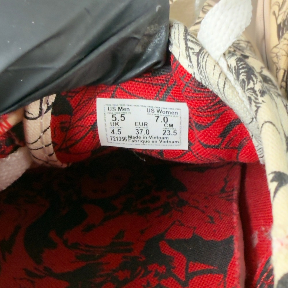 Vans Authentic Marvel Womens 7 Skate Shoes Low Lace Sneakers Superhero All‎ Over - Picture 14 of 16